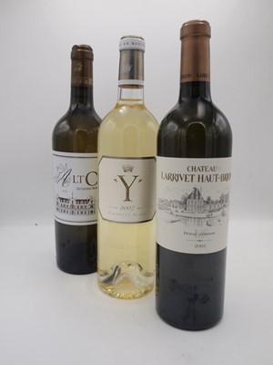 Lot 104 - 12 bottles Mixed Dry White Bordeaux