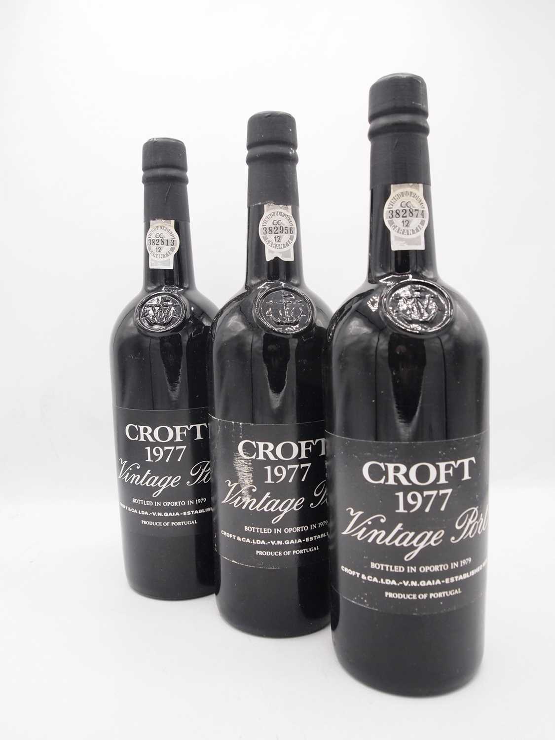 Lot 26 - 11 bottles 1977 Croft