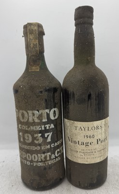 Lot 8 - 2 bottles Mixed Port