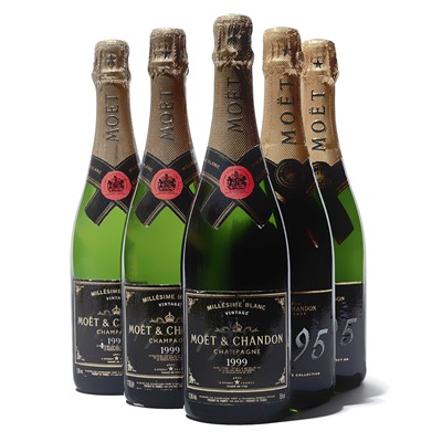 Lot 132 - 5 bottles Mixed Moet et Chandon